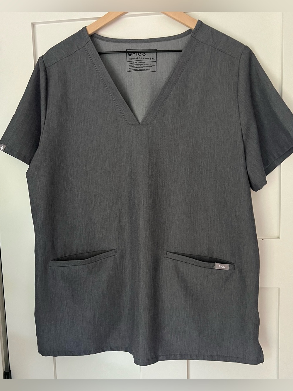 FIGS Women’s Casma Scrub Top XL Graphite Heather Gray V Neck FW1100